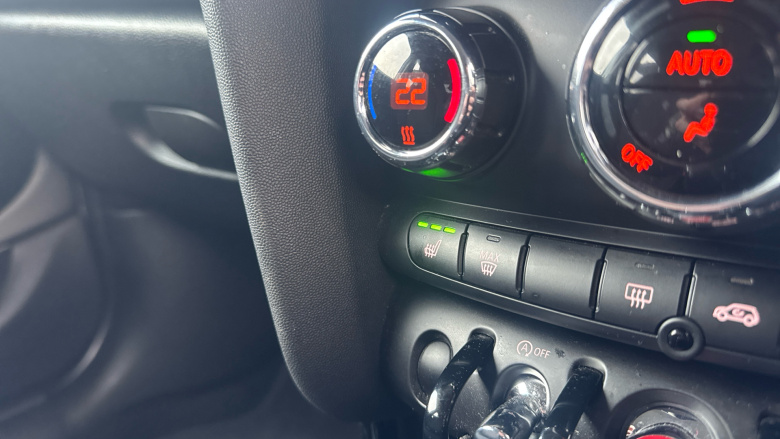 MINI Hatchback 1.5 Cooper Classic Premium 5dr Auto Petrol Hatchback